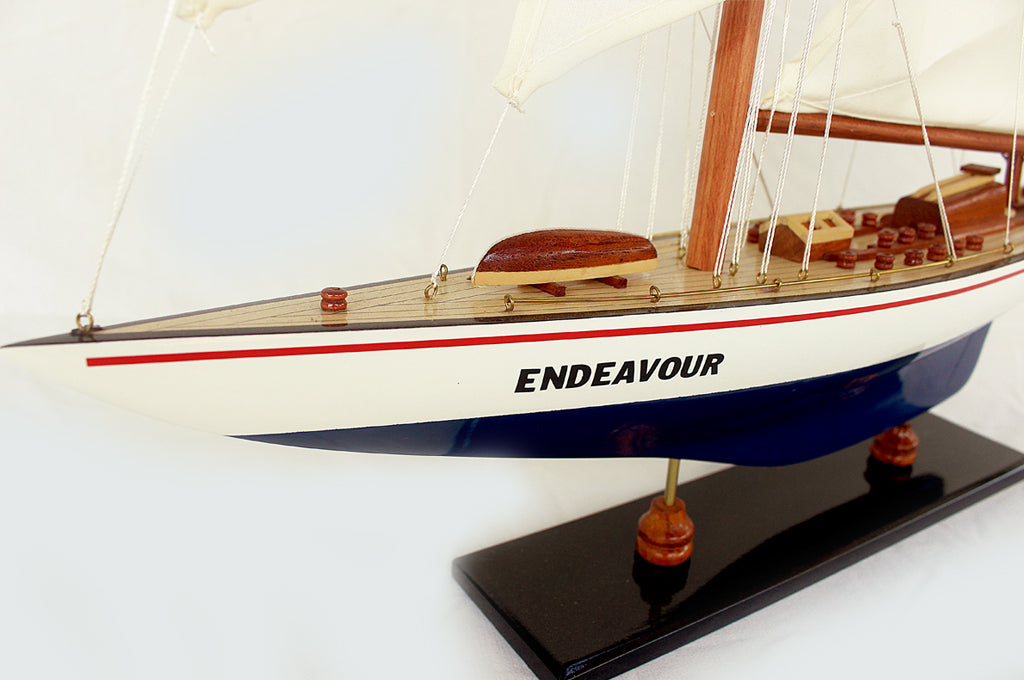 Endeavour Yacht, Blue