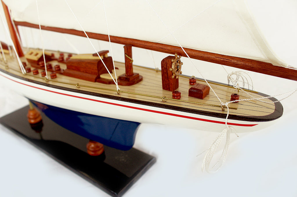 Endeavour Yacht, Blue