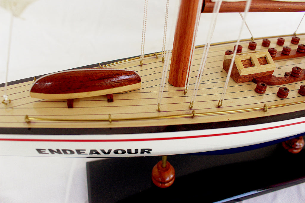 Endeavour Yacht, Blue