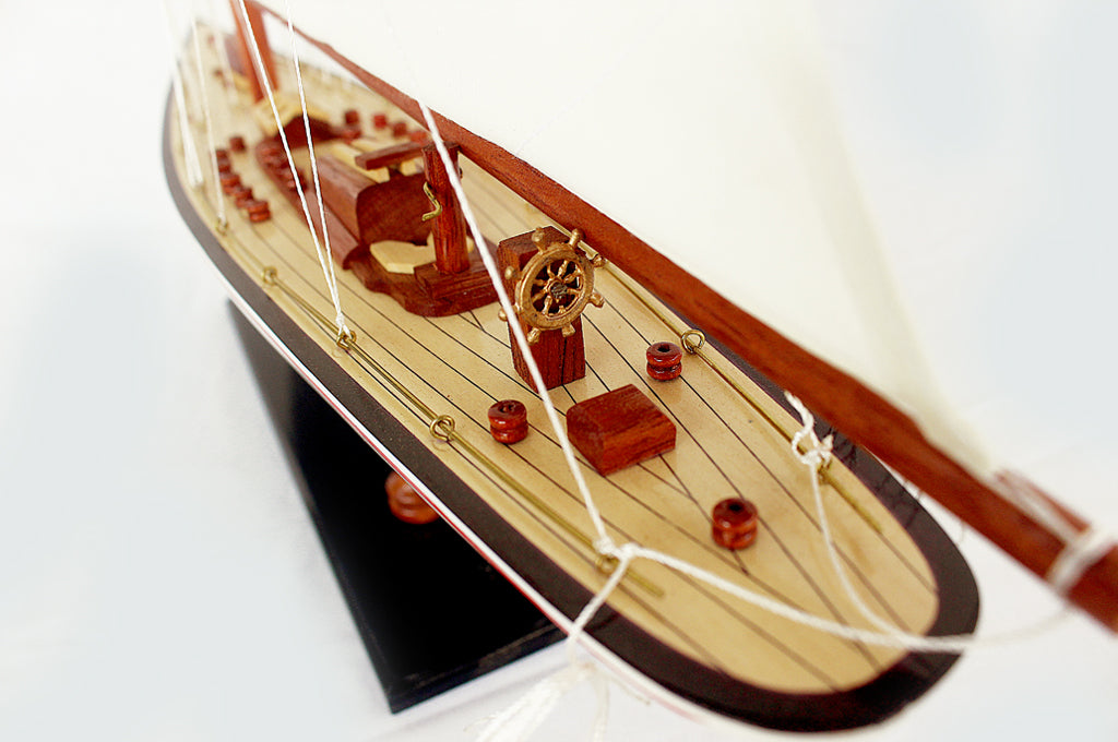 Endeavour Yacht, Blue