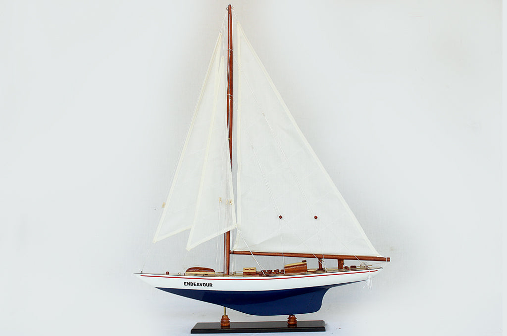 Endeavour Yacht, Blue